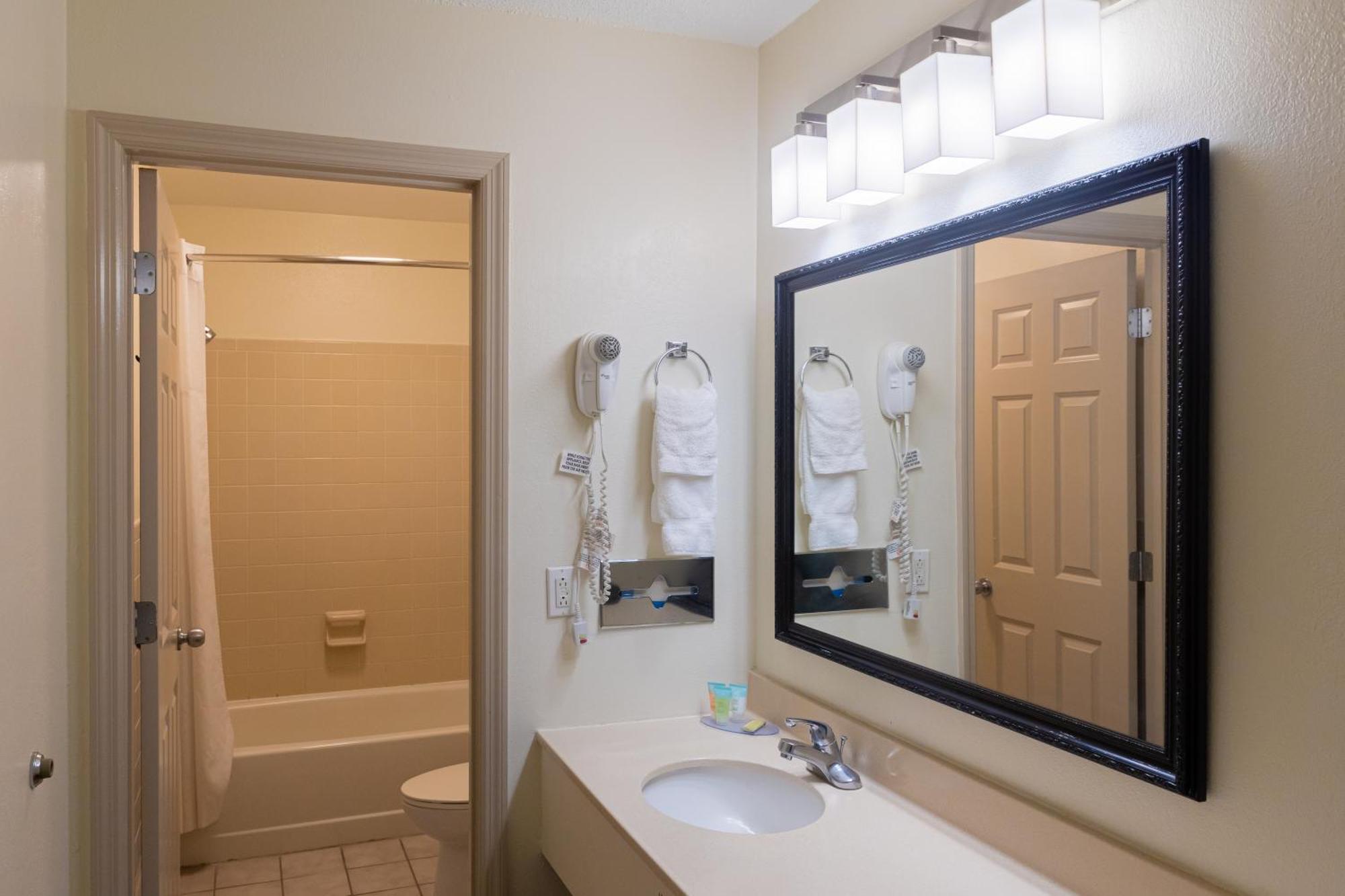 Cottonwood Suites Savannah Hotel & Conference Center Pooler Exteriör bild