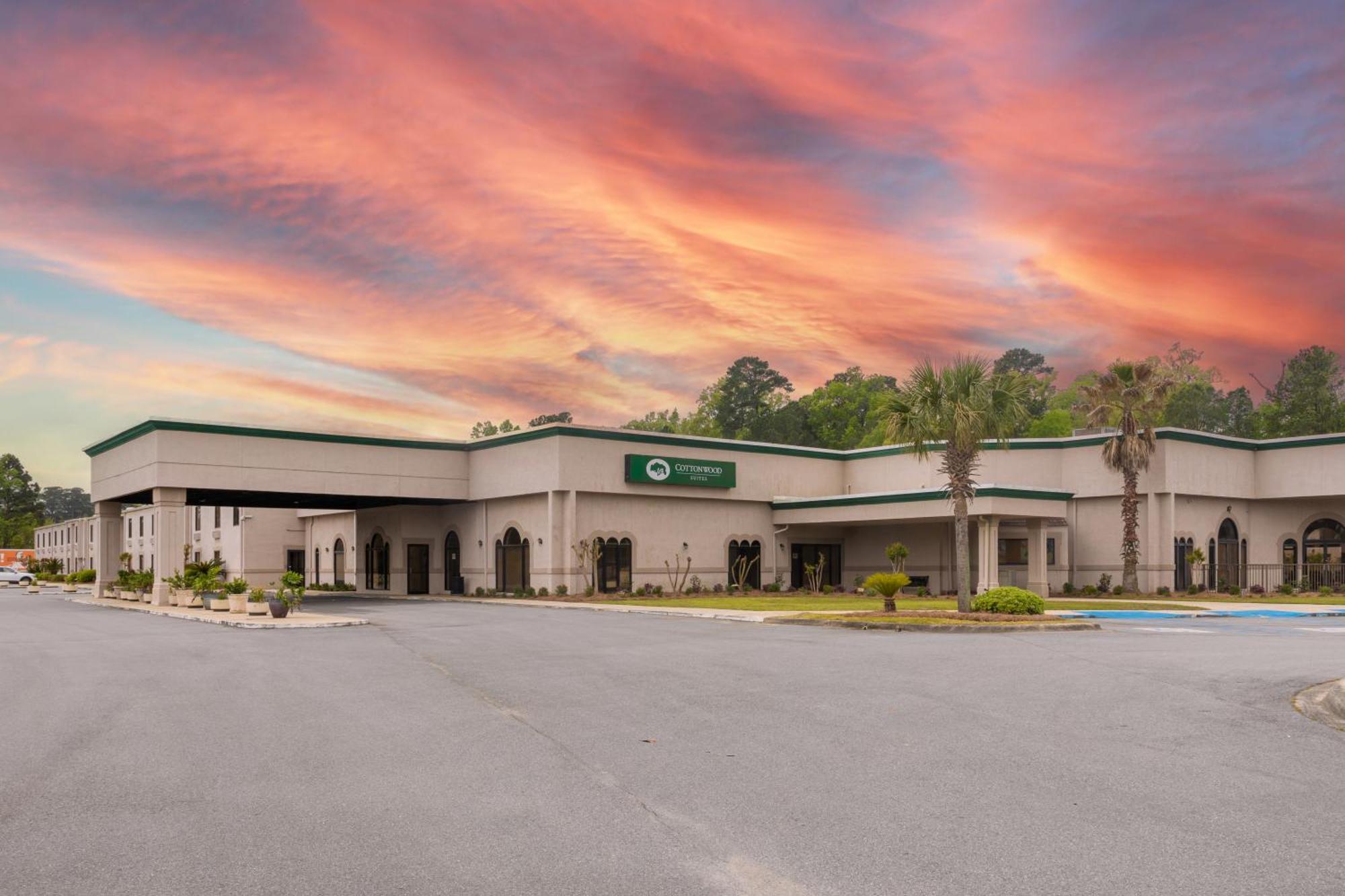 Cottonwood Suites Savannah Hotel & Conference Center Pooler Exteriör bild